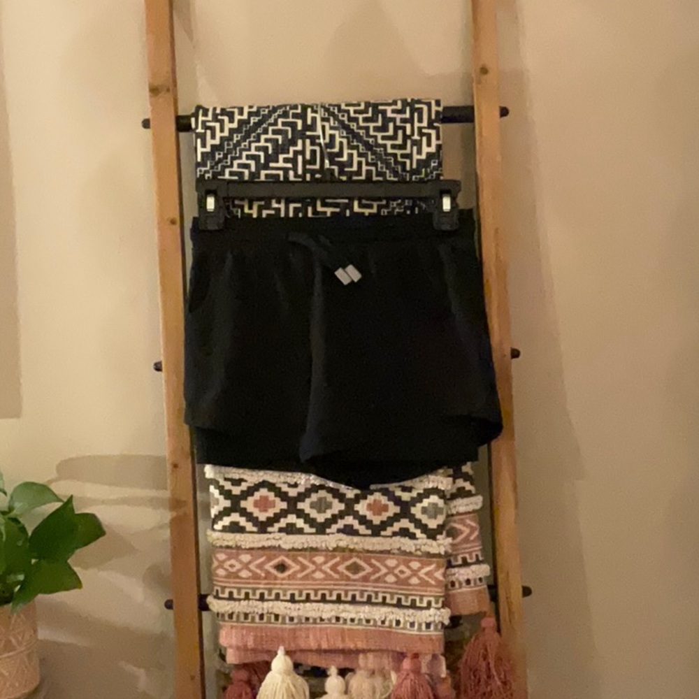 Cute black shorts!